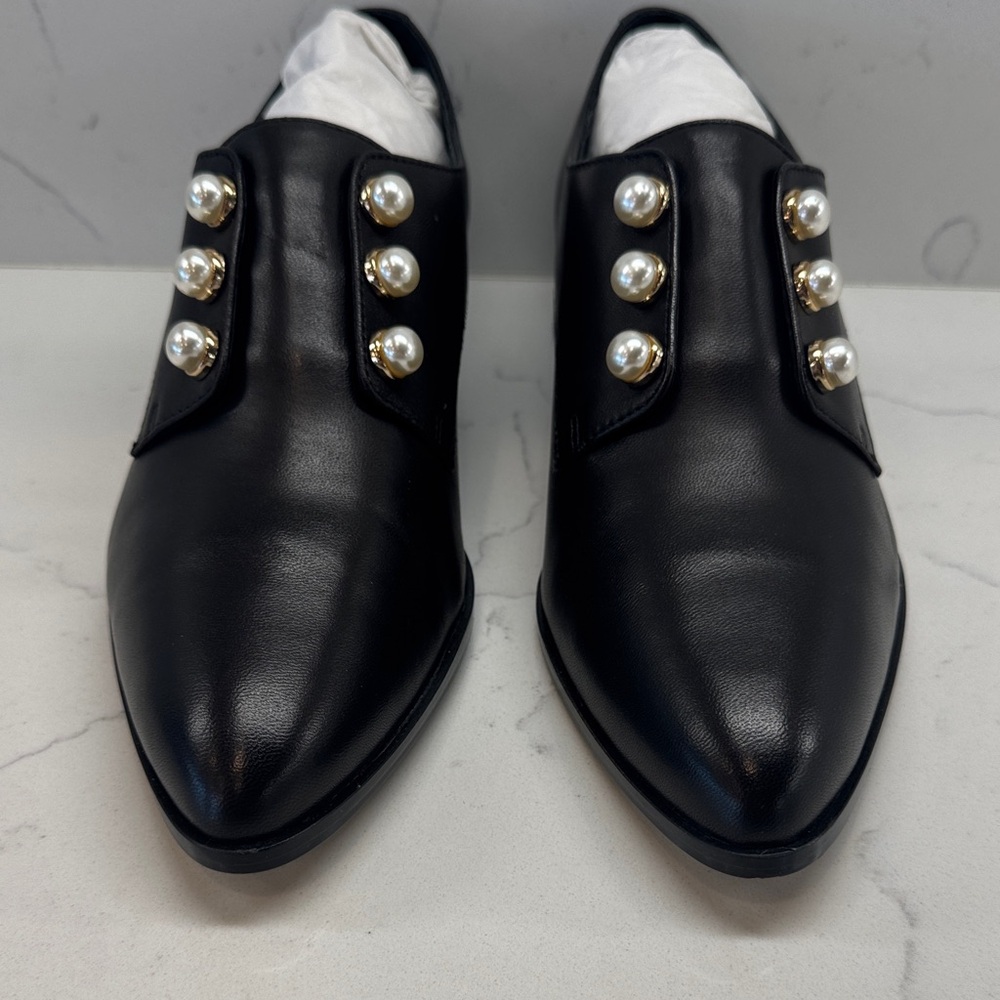 Sophisticated Black Women's Loafers with Pearl Details